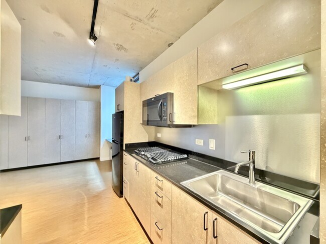 Building Photo - 1515 N Fremont St