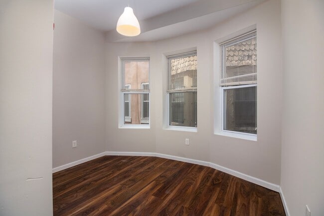 Building Photo - 544 S 49th St
