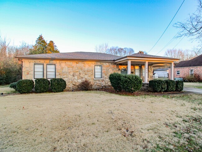 Building Photo - Lawn Care included! Downtown Athens! Walk to Athens State University!