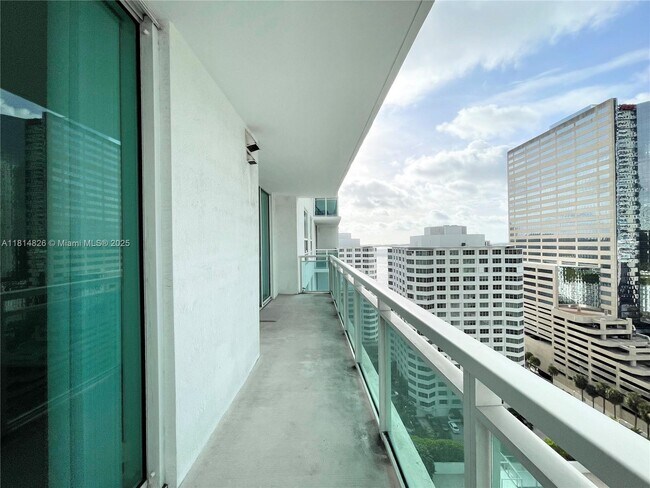 Building Photo - 950 Brickell Bay Dr