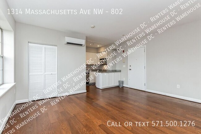 Foto del edificio - Charming top-floor studio near Logan Circle!