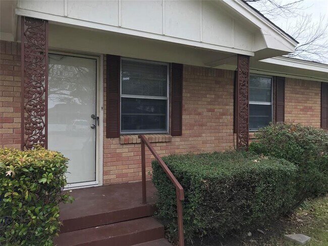 Building Photo - 402 Brazos St
