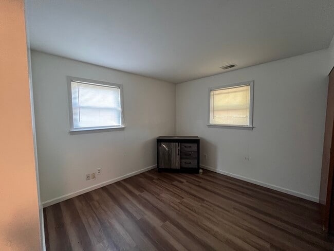 Building Photo - 5756 Kendon St