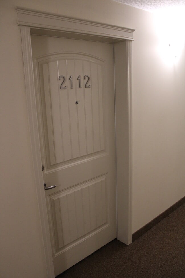 Building Photo - Cozy 1-Bedroom Main Floor Condo with Patio...