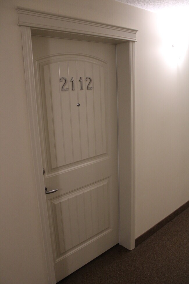 Photo du bâtiment - Cozy 1-Bedroom Main Floor Condo with Patio...