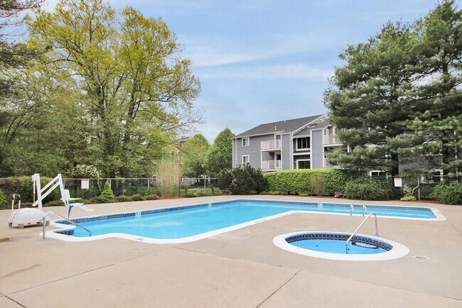 Building Photo - 18 Silver Hill Ln