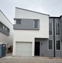 Building Photo - 2000 Riverside Farms Rd