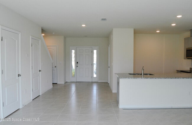 Building Photo - 2712 Golden Trout Ln
