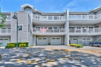 Building Photo - 44 Fox Hill Dr