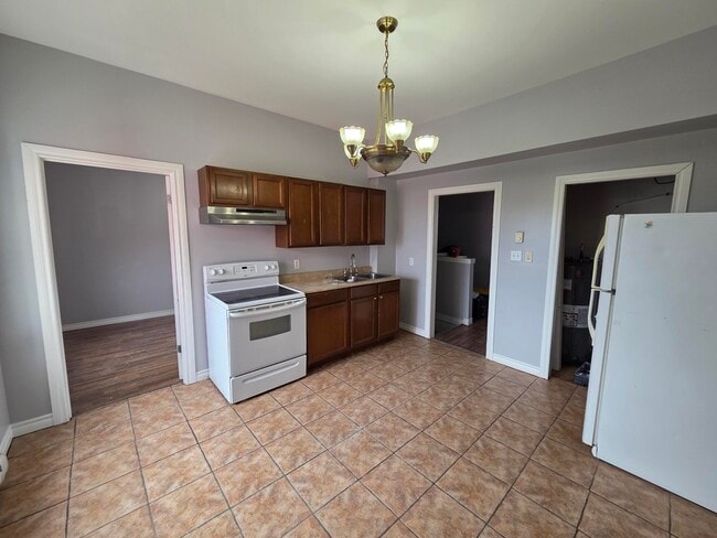 Building Photo - 236 Guilford St