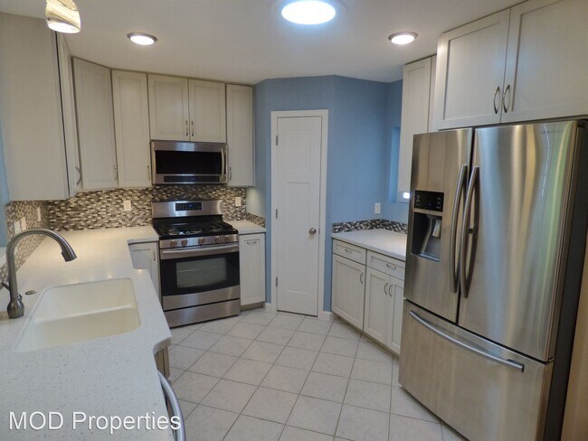 Building Photo - 4 br, 3 bath House - 2970 S. Rosemary Street
