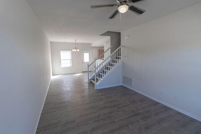 Foto del edificio - 5000 Derby Ridge Dr