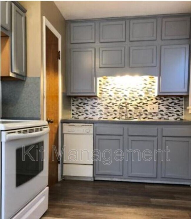 Building Photo - 744 Brinton Dr