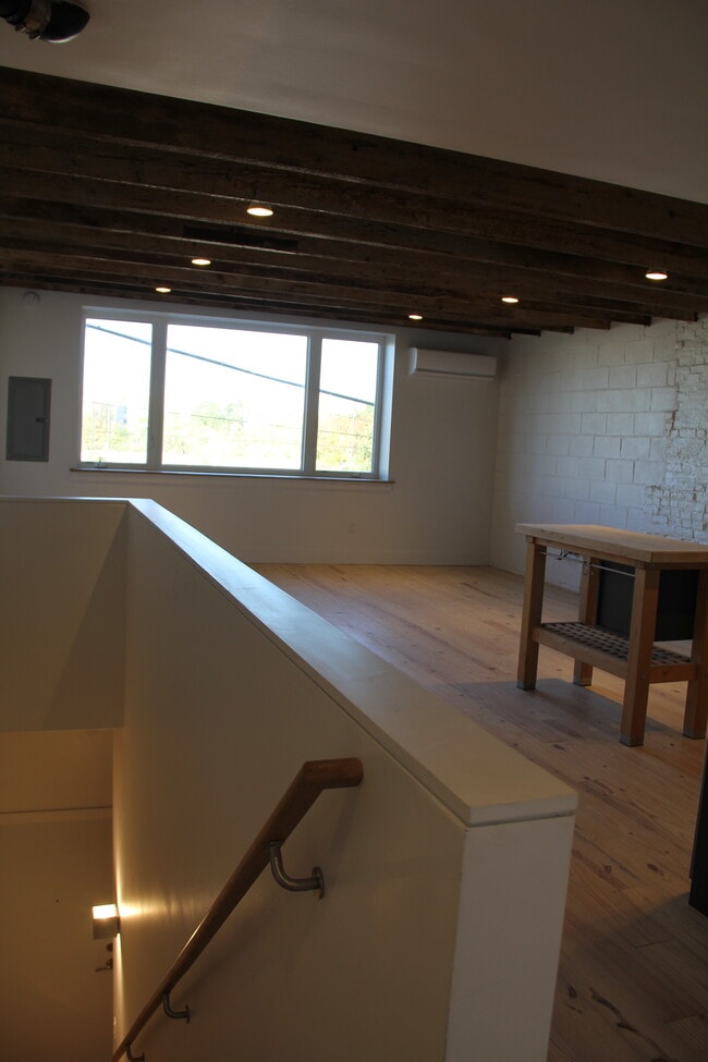 Building Photo - 1936 N Philip St