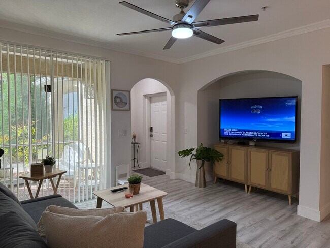 Living Room - 10075 Gate Pky N