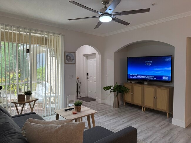 Living Room - 10075 Gate Pky N
