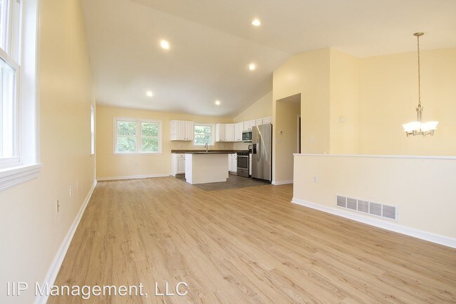 Building Photo - 3 br, 2.5 bath House - 1609 Ivydale Road