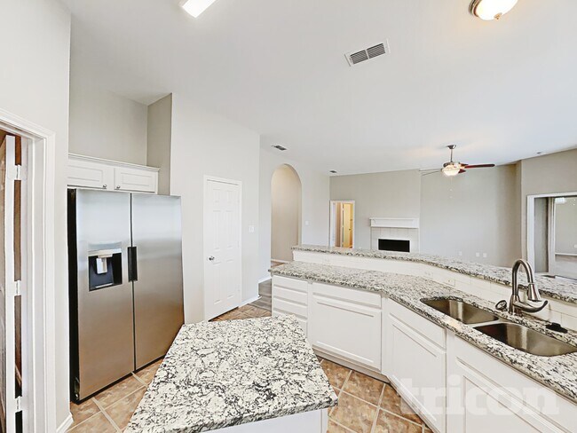 Building Photo - 1013 Kingsley Dr