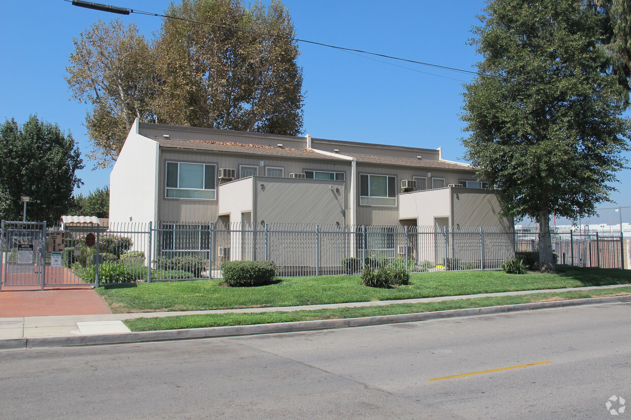Building Photo - Foster Avenue Apartments