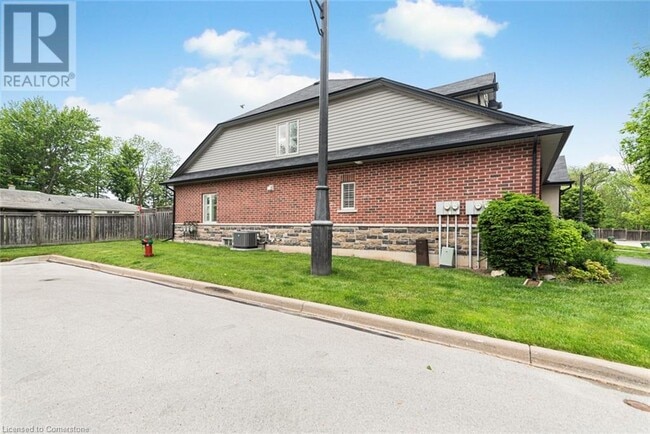 Building Photo - 114 Toulon Ave