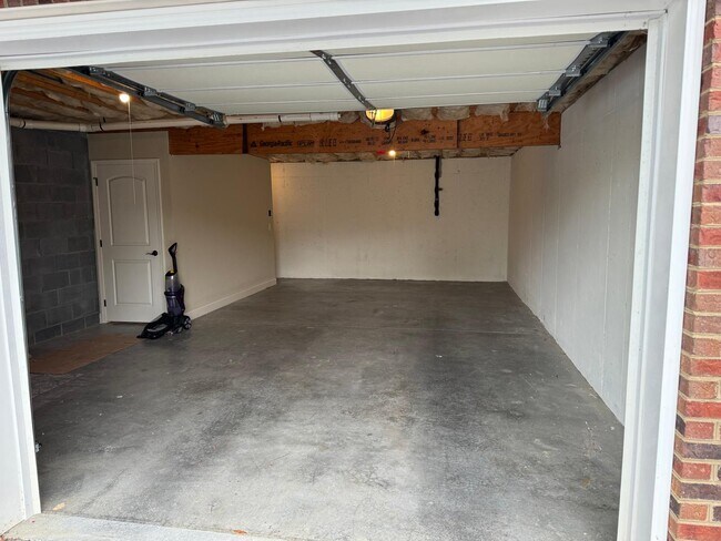 Building Photo - 610 Grays Pointe Ct