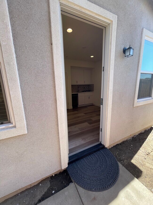Entrace - 3190 Paxton St