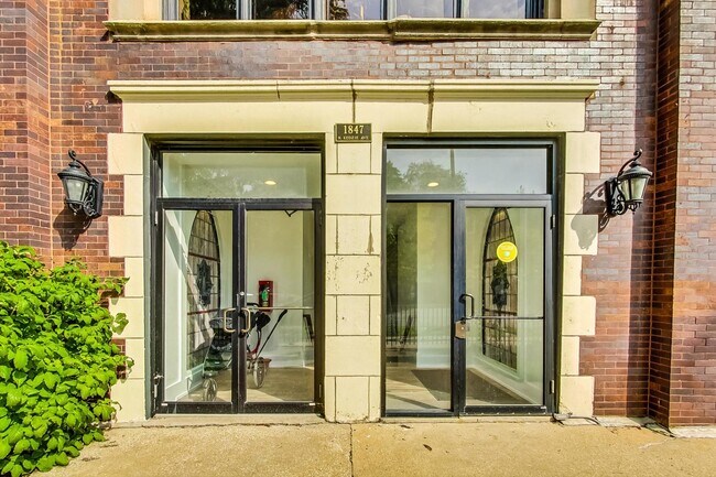 Building Photo - 1847 N Kedzie Ave
