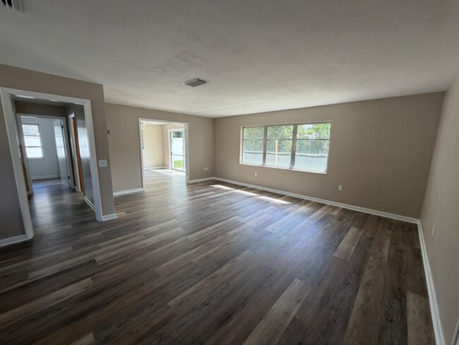 Foto del edificio - 1500 Ave E NE