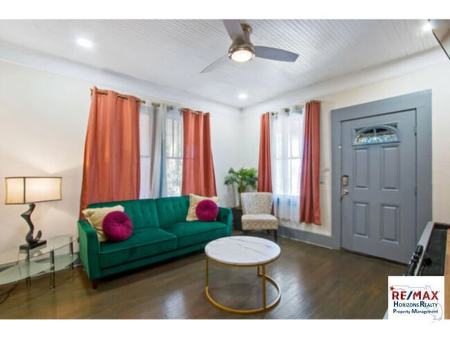 Foto del edificio - Wonderful Pensacola Cottage!  Half off the...