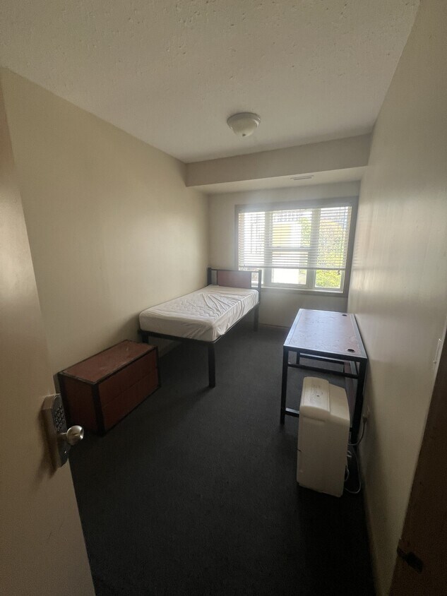 Photo principale - 606-606 Lester St