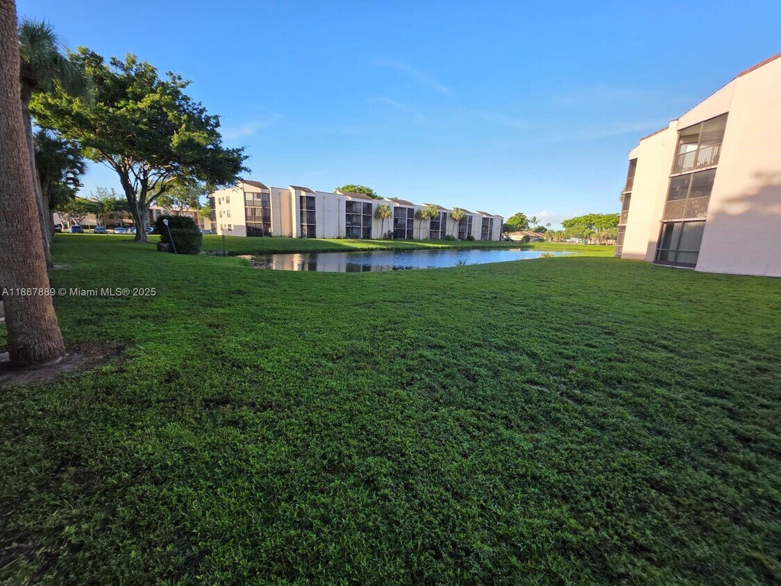Foto principal - 3252 Foxcroft Rd