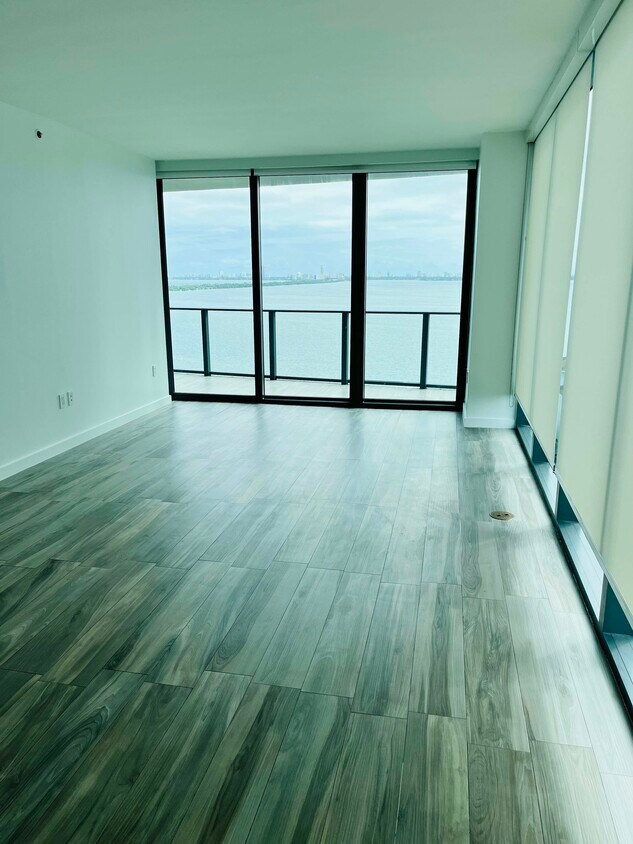 Foto principal - 460 NE 28th St