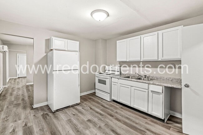 Building Photo - Affordable Comfort & Style Near Downtown I...