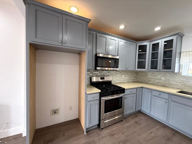 Foto del edificio - Beautiful spacious detached 2 bedrooms - 1...