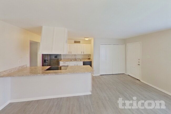 Building Photo - 332 Rockcrest Dr