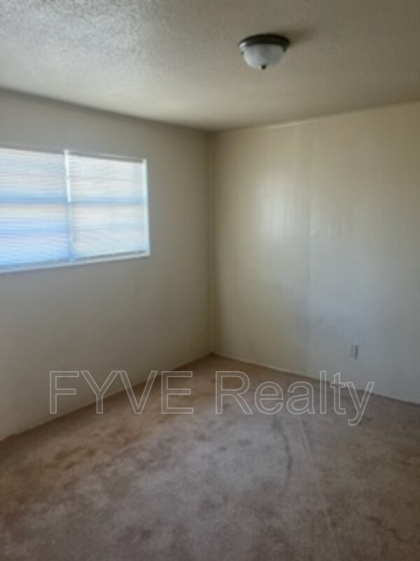 Building Photo - 938 Houck St