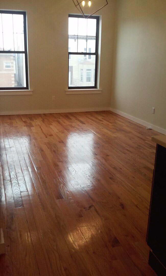 Foto del edificio - 1318 Bushwick Ave