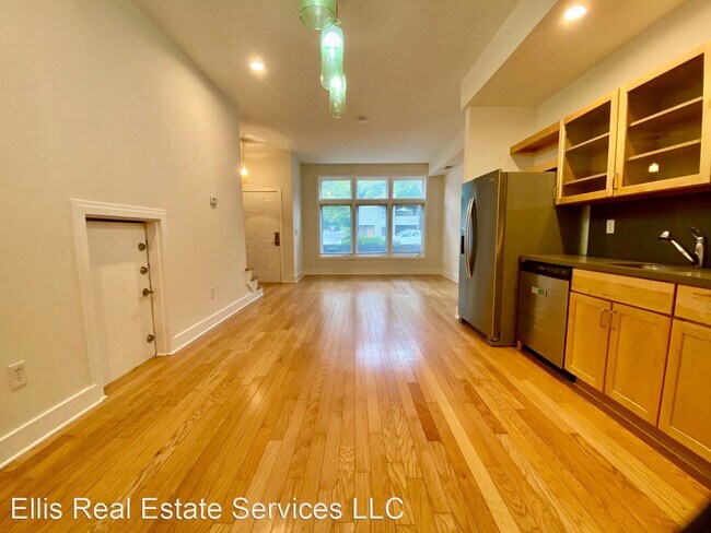 Building Photo - 2 br, 2.5 bath House - 4459 RAINBOW BLVD.