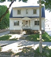 Building Photo - 609 N 52nd St
