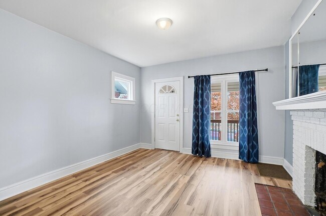 Foto del edificio - 212 E Hudson St