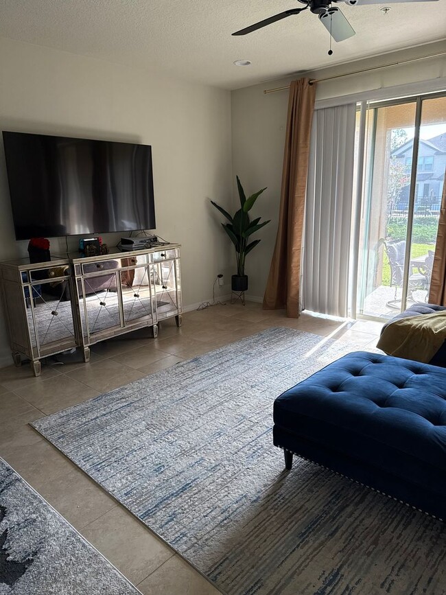 Building Photo - Beautiful 3/2.5 Townhome with Pool View in...