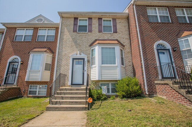 Foto del edificio - Lovely 3 BR/2.5 BA Townhome in Clinton!