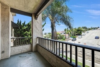 Building Photo - 2530 Clairemont Dr