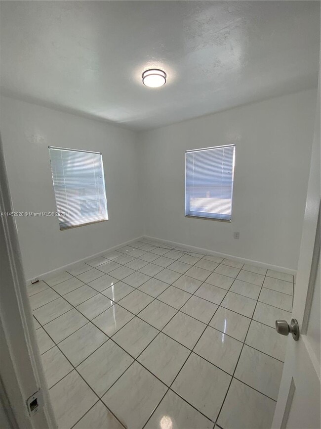 Building Photo - 28 Majorca Ave