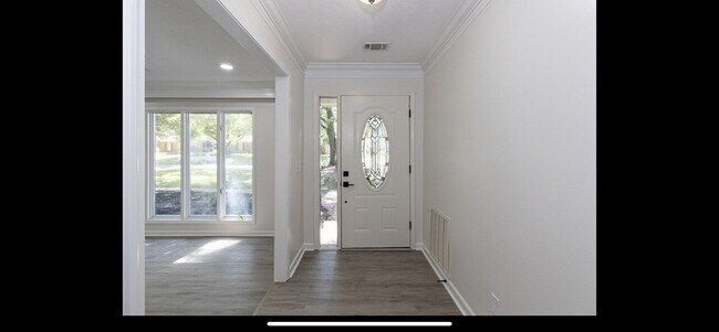 Building Photo - Beaver Run Home