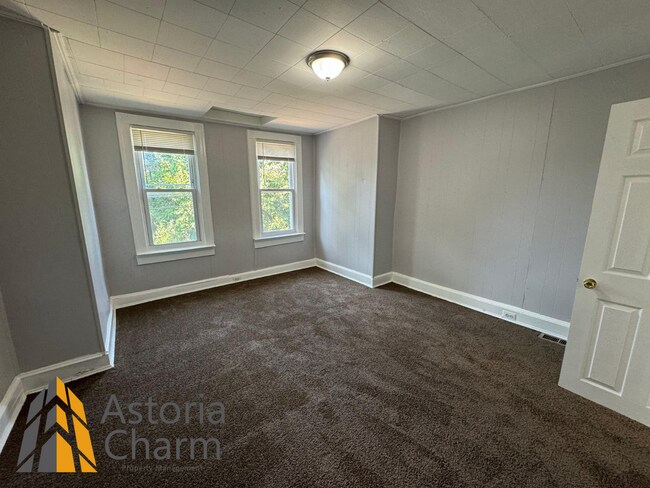 Building Photo - Newly renovated 2BD/1BA + DEN home in East...