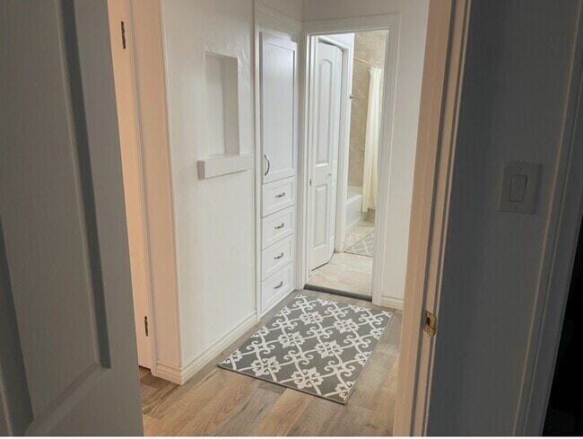 Building Photo - 9517 Kauffman Ave