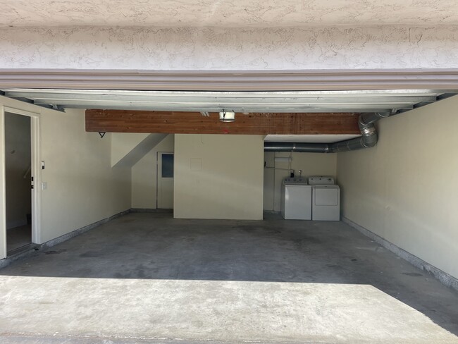 Building Photo - 5470 Baltimore Dr