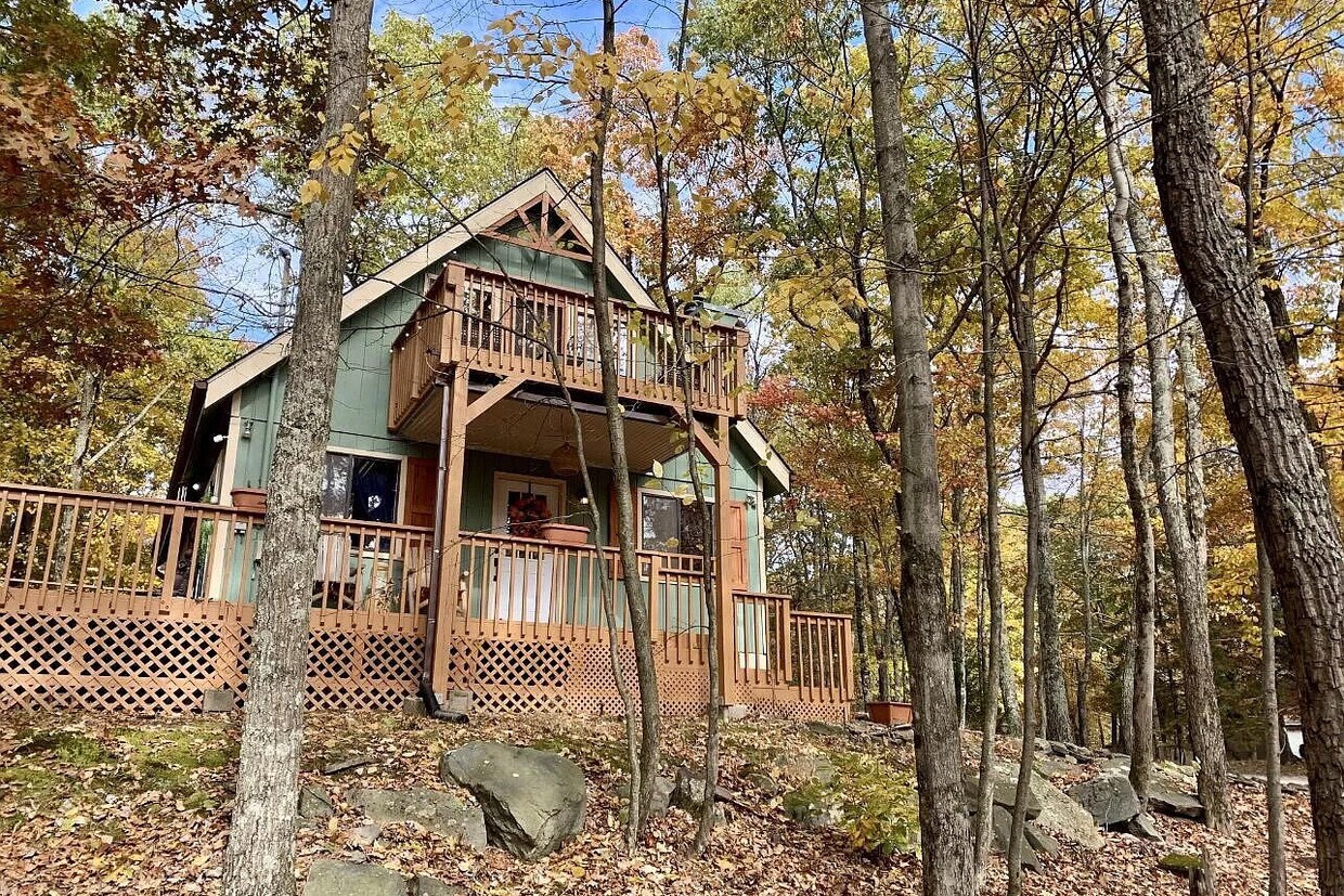 Primary Photo - 104 Longspur Ln