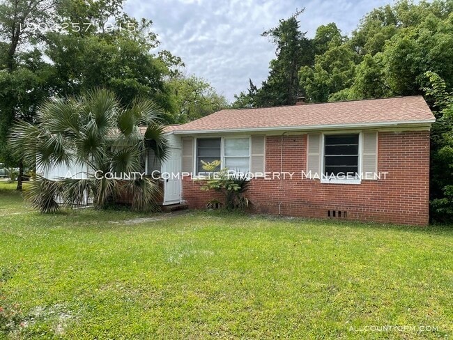 Building Photo - 8258 Lexington Dr